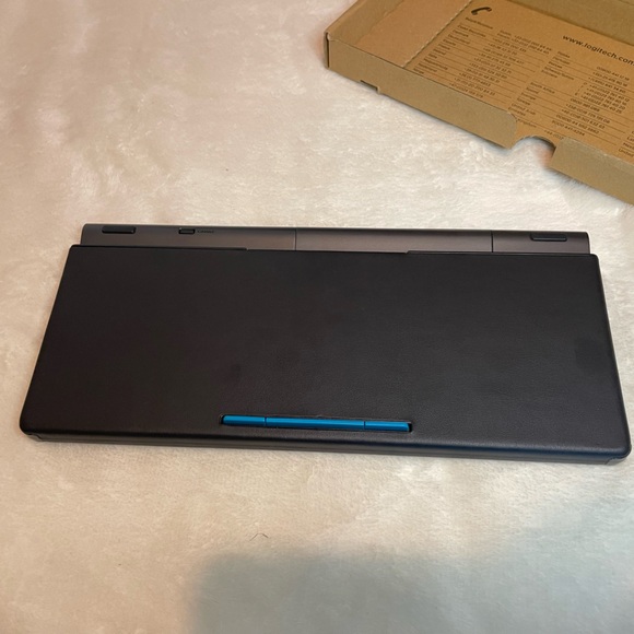 Logitech Y-R0034 Tablet Keyboard for iPad Android Tablets PC Bluetooth Keyboard - Picture 6 of 10